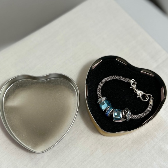 Brighton Beverly Glam Charm Bracelet Blue Crystals 5 Spacers, 1 Charm & Tin - Picture 7 of 10